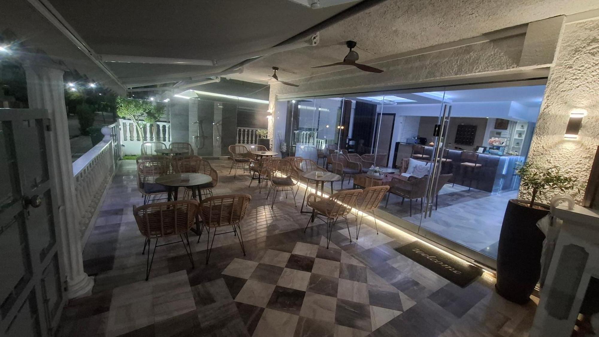 Hotel Kostas Олімпіакі-Акті Екстер'єр фото