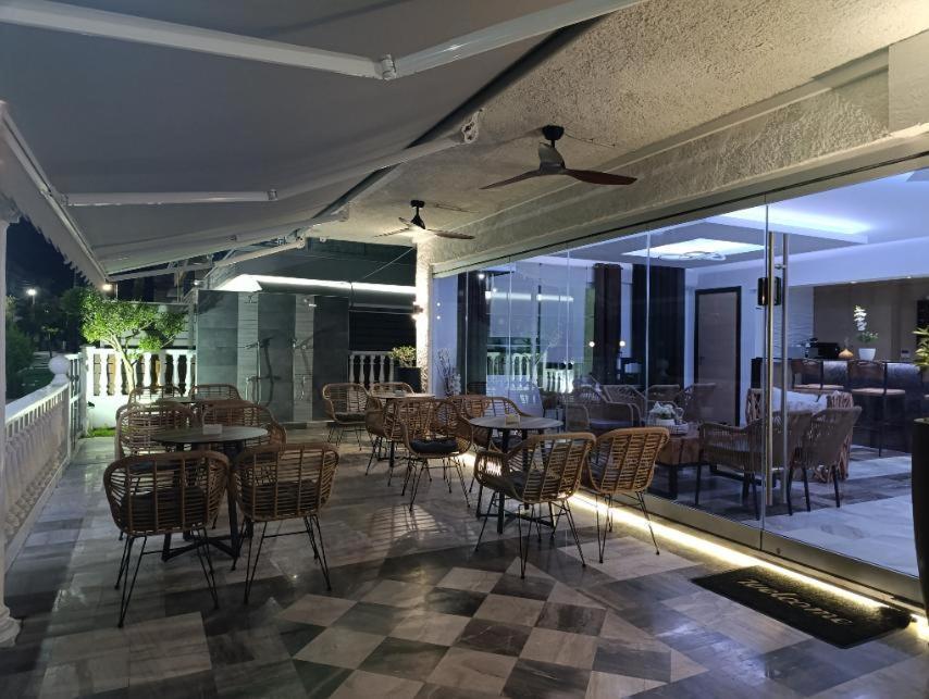 Hotel Kostas Олімпіакі-Акті Екстер'єр фото
