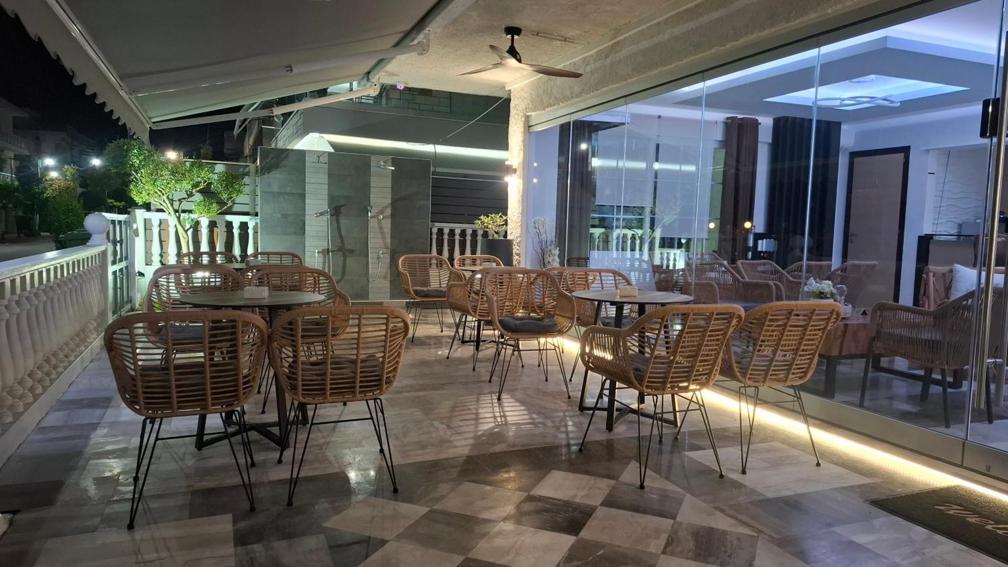Hotel Kostas Олімпіакі-Акті Екстер'єр фото