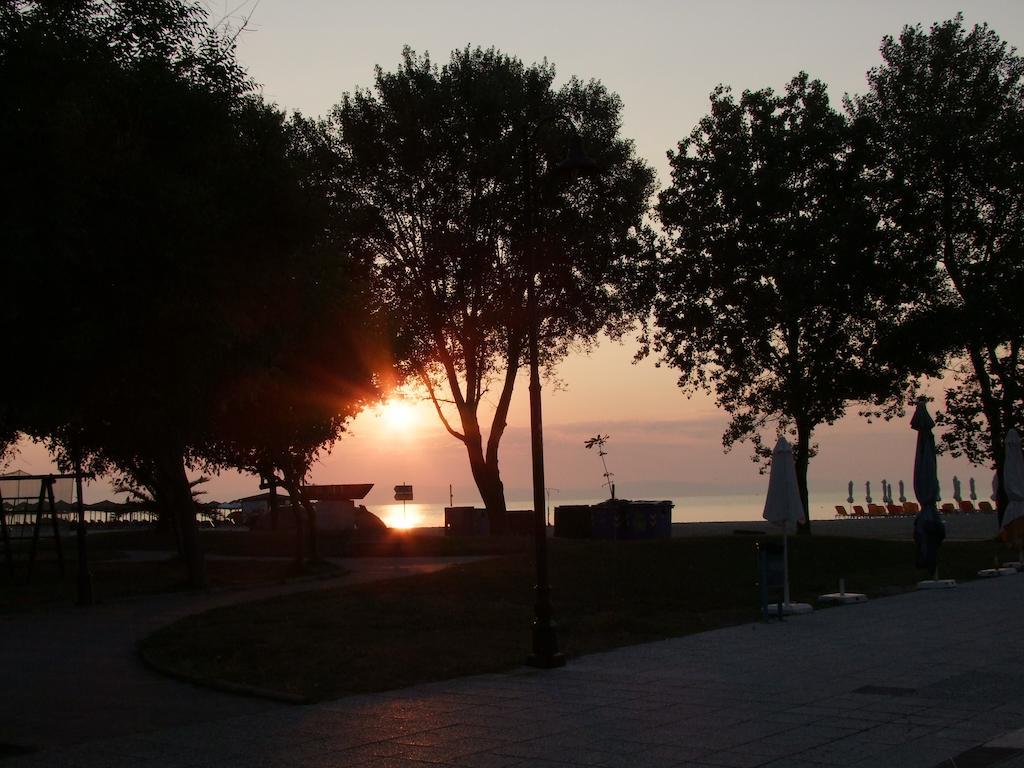 Hotel Kostas Олімпіакі-Акті Екстер'єр фото